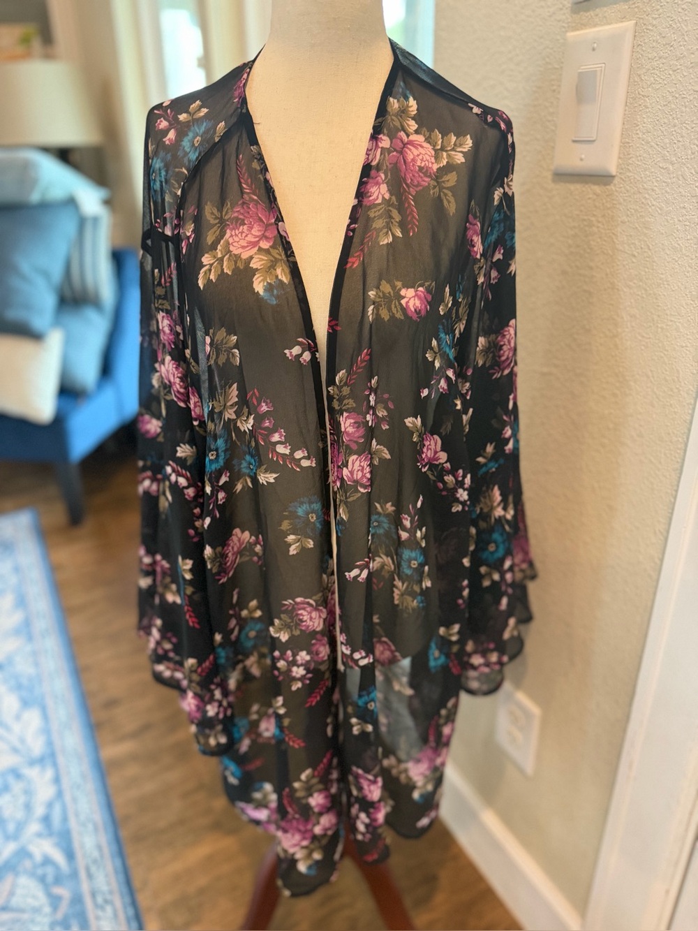 Lane Bryant Ruffled Flared 3/4
Sleeves Floral Print Black Chiffon NWT size 26/28